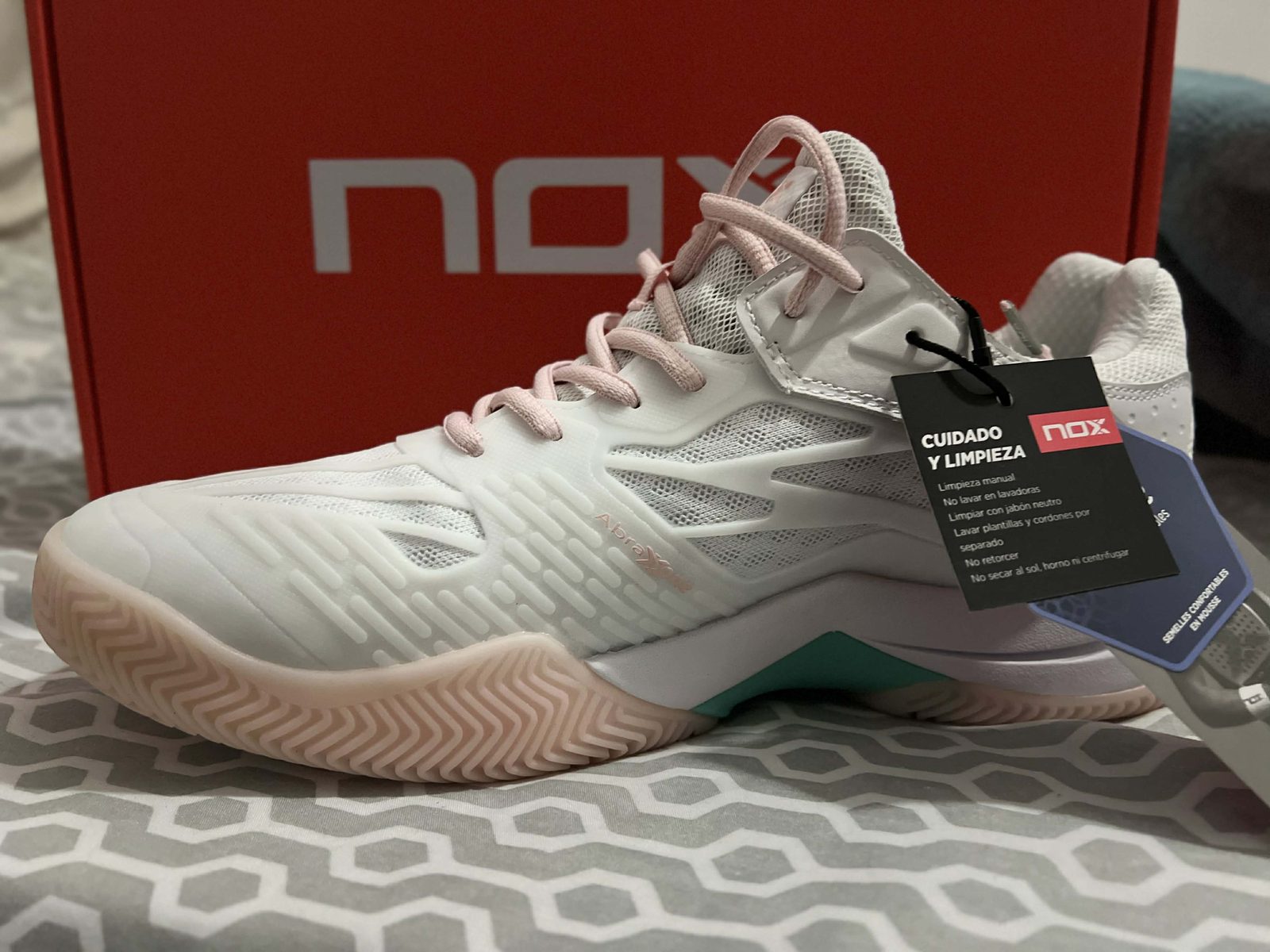 CHAUSSURES DE PADEL NOX AT10 LUX WHITE/POTPURRI
