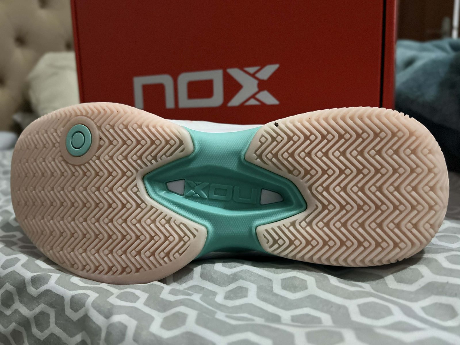 CHAUSSURES DE PADEL NOX AT10 LUX WHITE/POTPURRI